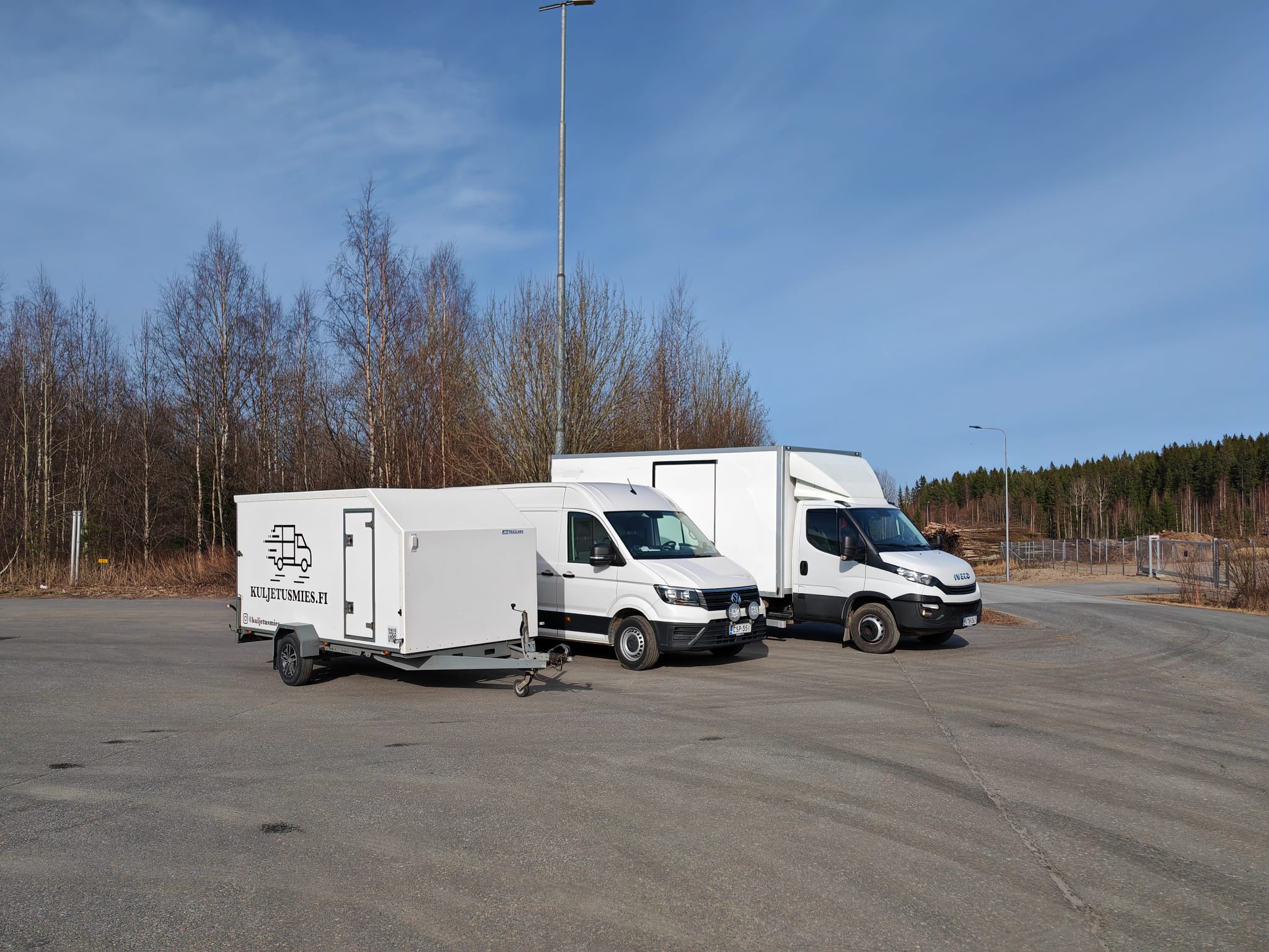 Kuljetusmies.fi muuttoauto, pakettiauto ja peräkärry